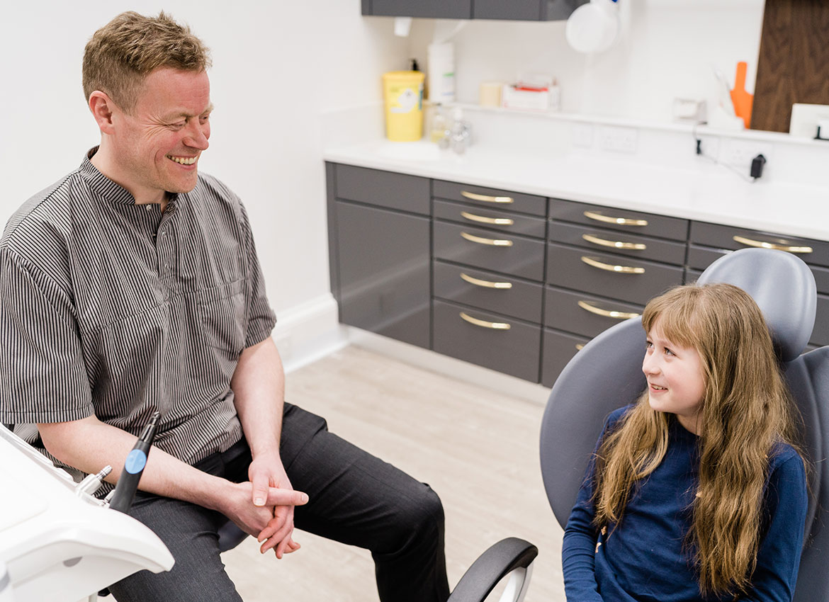 dentist andrew scott smiling with a girl
